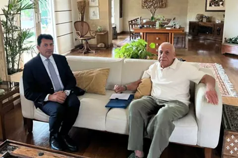 وزير الشباب والرياضة يطمئن على الحالة الصحية لـ حسين لبيب ومرتضي منصور